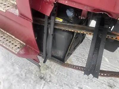 Freightliner Cascadia 126 DEF Tank