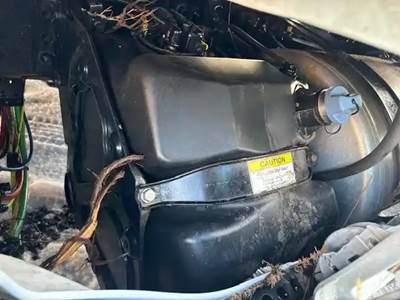 Freightliner Cascadia 126 DEF Tank