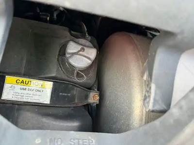 Freightliner Cascadia 126 DEF Tank