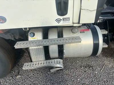 Freightliner Cascadia 126 DEF Tank