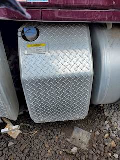 Freightliner Cascadia DEF Tank for a 2018 Freightliner Cascadia 123