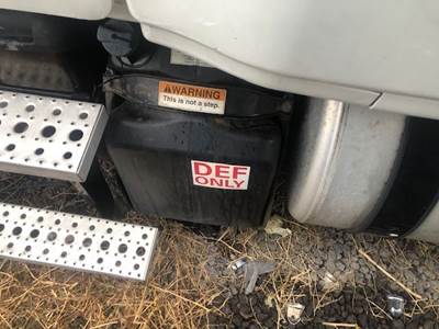 Freightliner Cascadia DEF Tank