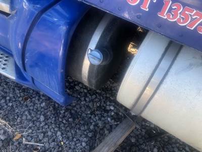 Kenworth T680 DEF Tank