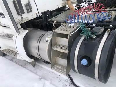 Kenworth T680 DEF Tank