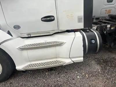 Kenworth T680 DEF Tank