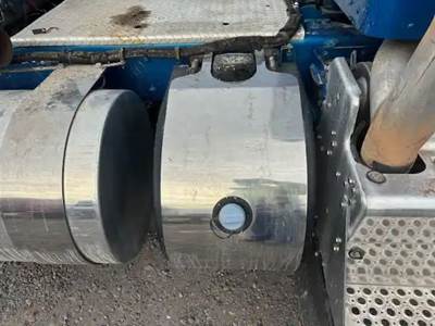 Kenworth W900 DEF Tank