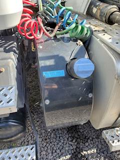 Mack Pinnacle CXU613 DEF Tank for a 2012 Mack CXU613