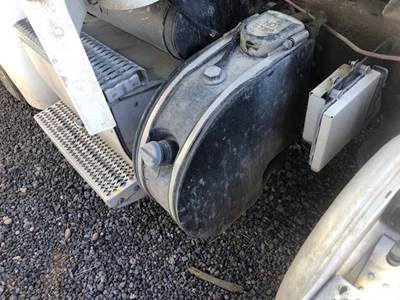 Peterbilt 384 DEF Tank