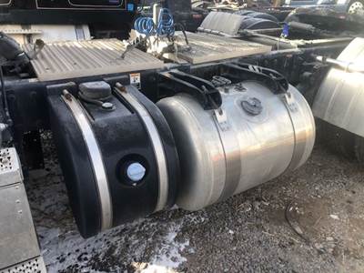 Peterbilt 386 DEF Tank