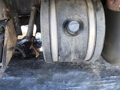 Peterbilt 389 DEF Tank