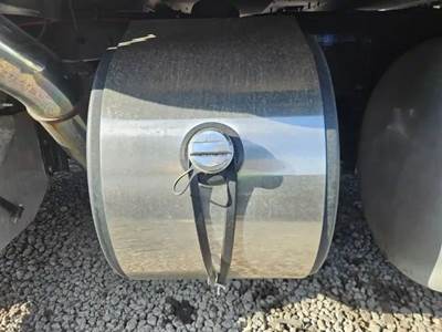 Peterbilt 389 DEF Tank