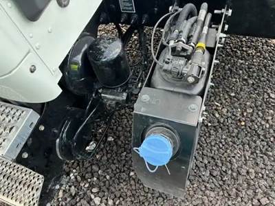 Peterbilt 536 DEF Tank