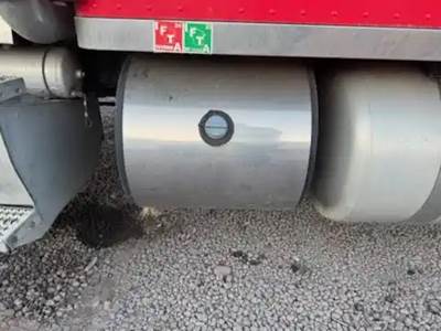 Peterbilt 567 DEF Tank