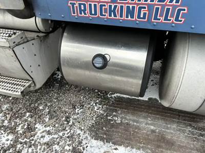 Peterbilt 579 DEF Tank