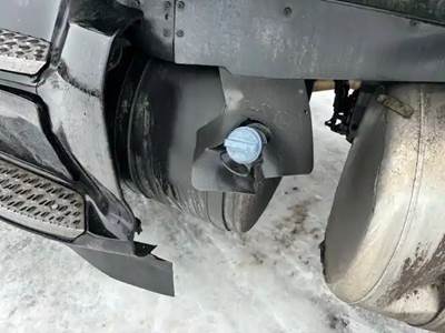 Peterbilt 579 DEF Tank