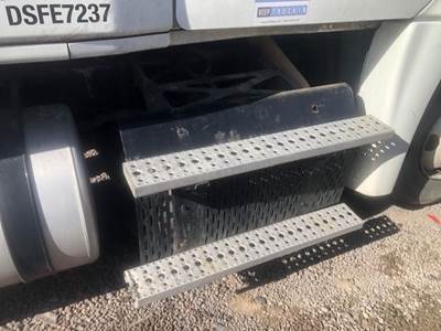 Freightliner Cascadia 125 DPF Filter