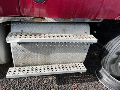 Freightliner Cascadia 125 DPF Filter