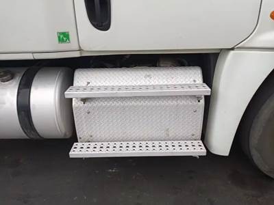 Freightliner Cascadia 125 DPF Filter