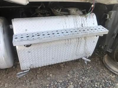 Freightliner Cascadia 126 DPF Filter