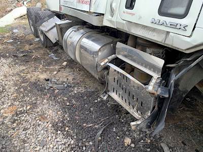 Mack Pinnacle CXU613 DPF Filter for a 2015 Mack CXU613