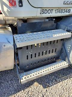 Mack Pinnacle CXU613 DPF Filter for a 2012 Mack CXU613