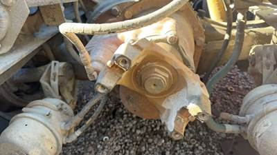 Eaton DS402 Front Differential for a 1994 Peterbilt 379