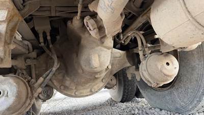 Eaton DS403 Front Differential for a 1995 Peterbilt 378