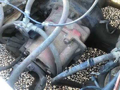 Eaton DS404 Front Differential for a 2001 Kenworth T800