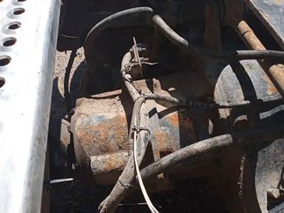 Eaton DS404 Front Differential for a 2000 Western Star 4900E