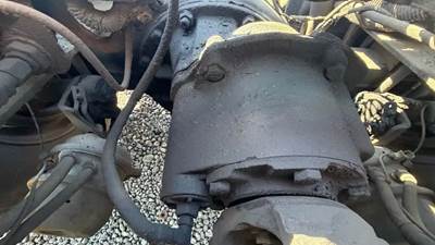 Eaton DS404 Front Differential for a 2000 Peterbilt 379