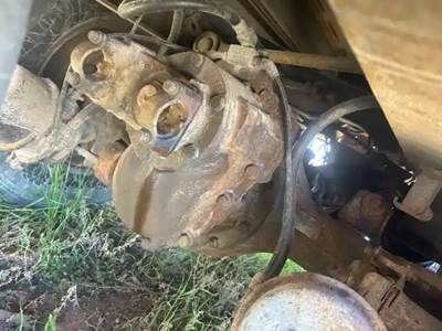 Eaton DS405 Front Differential for a 1999 Mack CL713