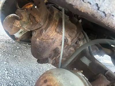 Eaton DS405 Front Differential for a 2000 Mack CL713