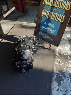 Eaton DSH40 Front Differential for a 2006 Kenworth W900