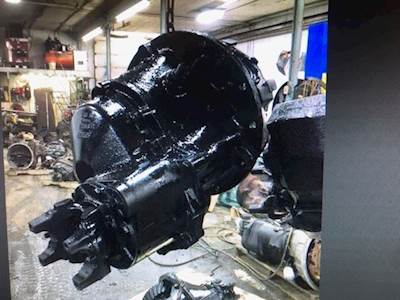 Eaton DSP41 Front Differential for a 2005 Peterbilt 385