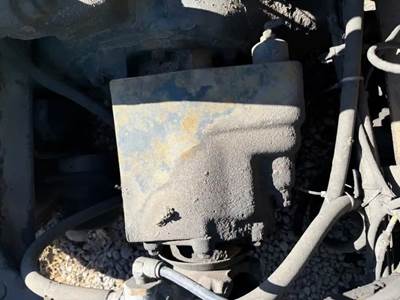 Meritor-Rockwell 40-145 Front Differential for a 2000 Volvo VNL