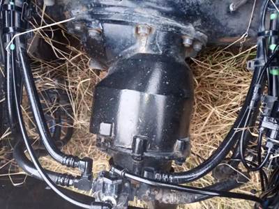 Meritor-Rockwell MT40-14XP Front Differential for a 2015 Volvo VNL