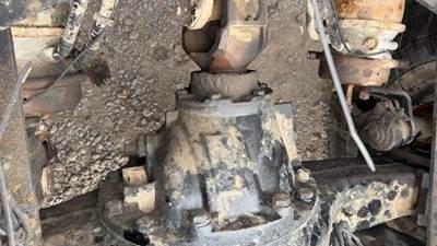 Dana DSP41 Rear Differential for a 2006 Peterbilt 379