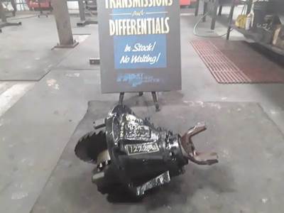 Dana DSP41 Rear Differential for a 2006 Peterbilt 379