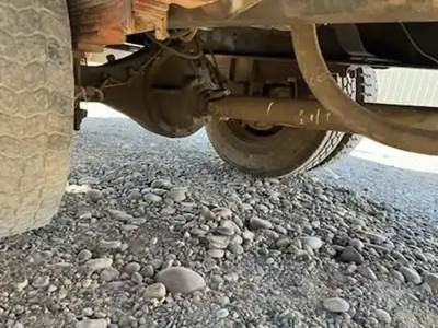 Eaton 19050s Rear Differential for a 1994 GMC C7000 Topkick