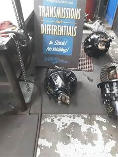 Eaton 19050s Rear Differential for a 1994 GMC C7000 Topkick