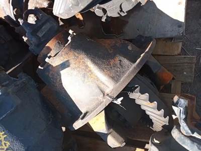 Eaton 19060S Rear Differential for a 2006 GMC C7500