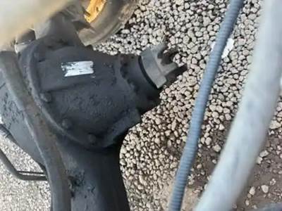 Eaton 19060S Rear Differential for a 1996 Ford F700