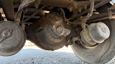 Eaton 21060S Rear Differential for a 2018 Peterbilt 337