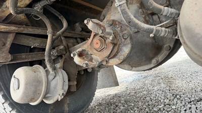 Eaton 21060S Rear Differential for a 2001 Kenworth T300