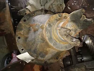 Eaton 23090S Rear Differential for a 2004 International 4400