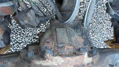 Eaton DS404 Rear Differential for a 2005 International 9400I