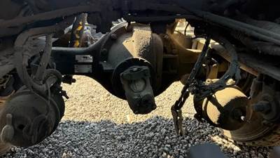 Eaton DS404 Rear Differential for a 2000 Peterbilt 379