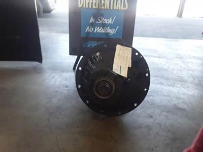 Eaton RS402 Rear Differential for a 1995 Kenworth T600