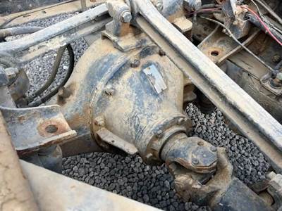 Eaton RS402 Rear Differential for a 1986 Kenworth W900B