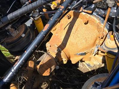 Eaton RS402 Rear Differential for a 1993 Kenworth W900